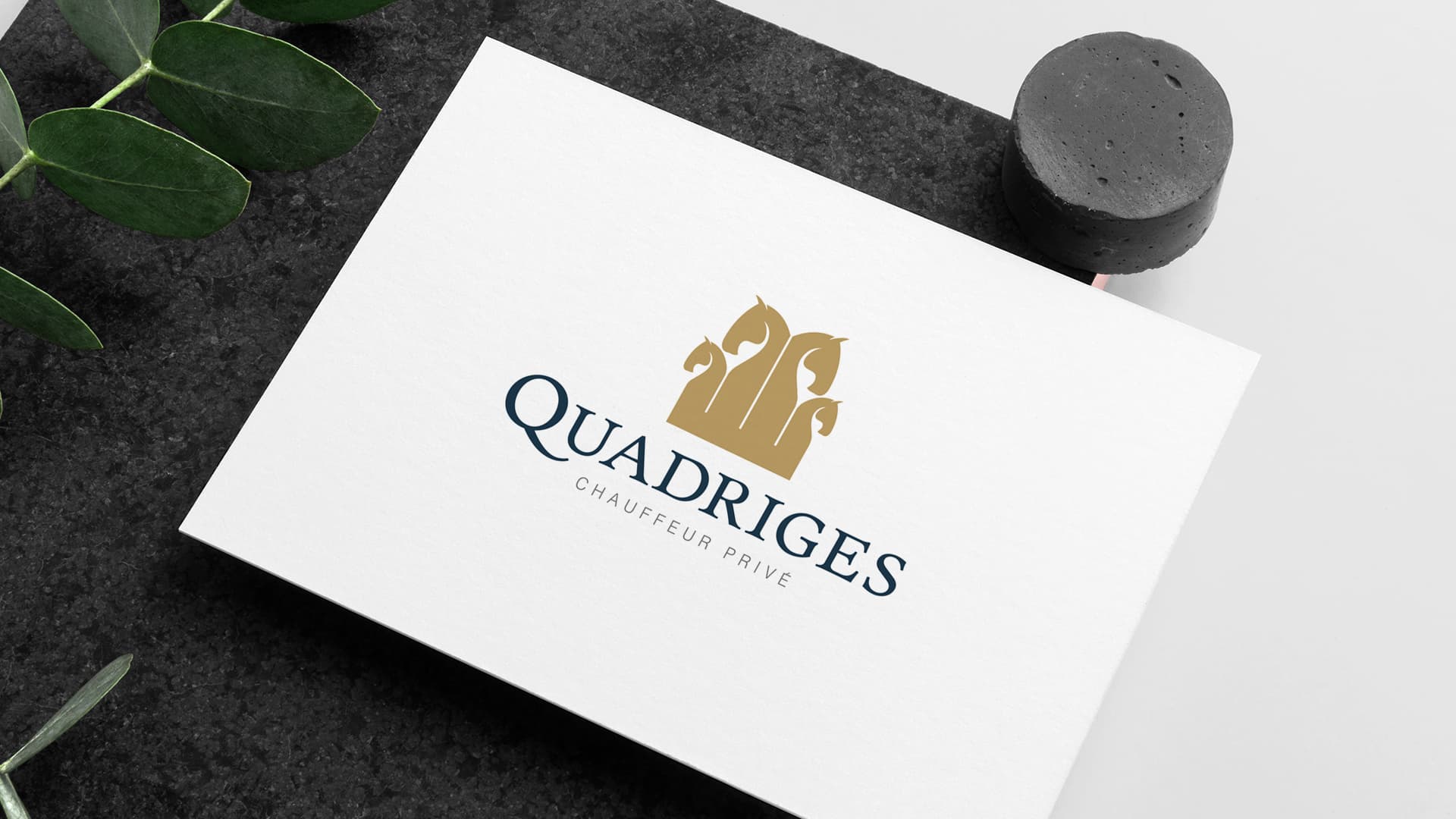 DEFACTO Design de marque - Mockup Design de Marque Quadriges – Communication