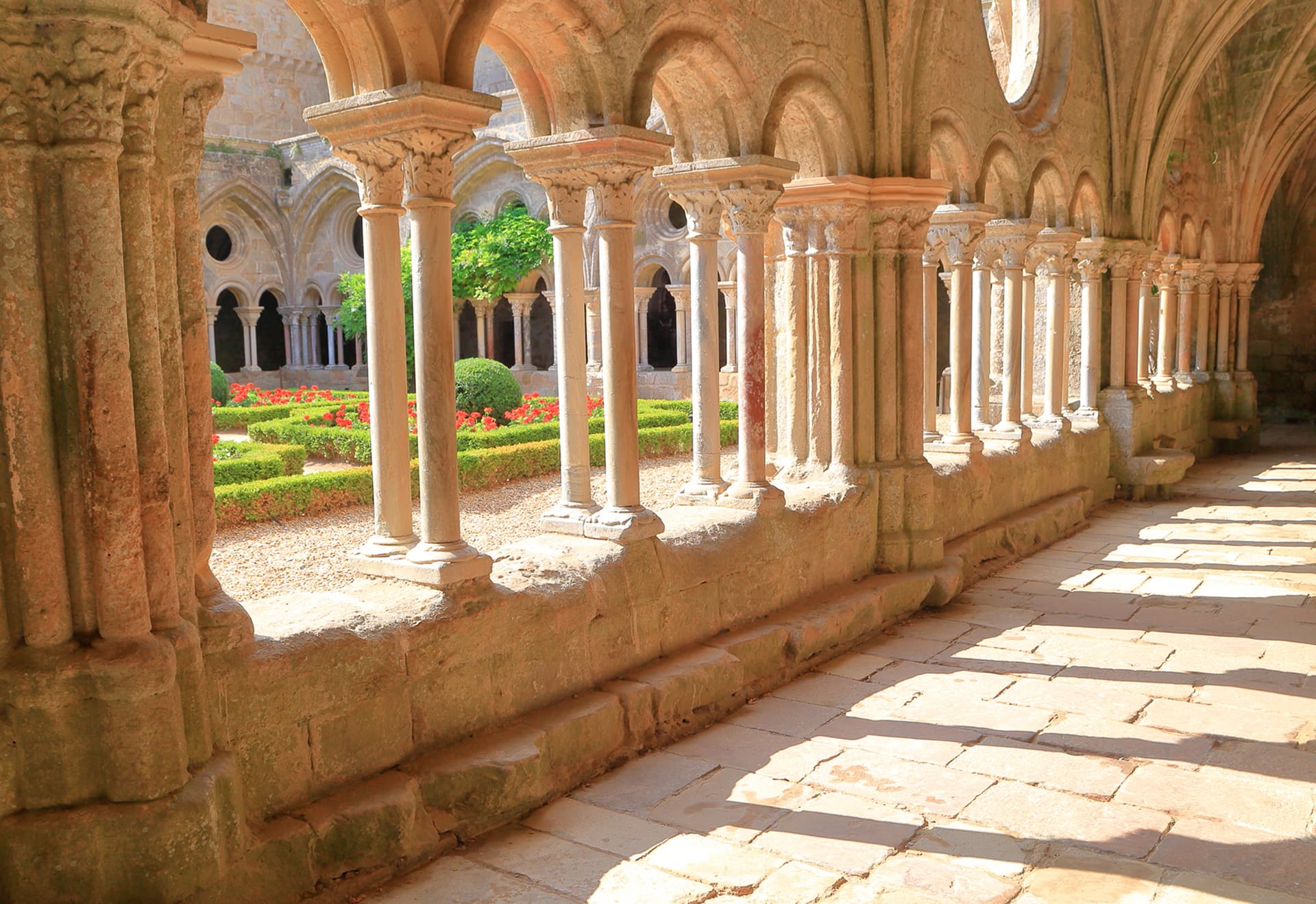 DEFACTO Design de marque - Abbaye de Fontfroide