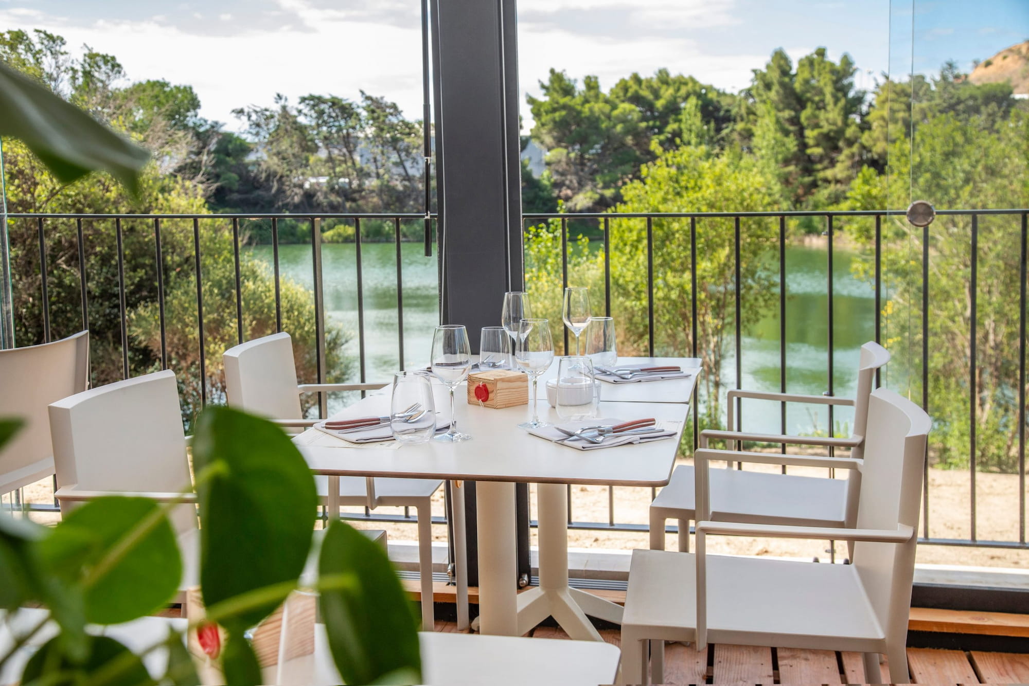 DEFACTO Design de marque - Le Petit Lac